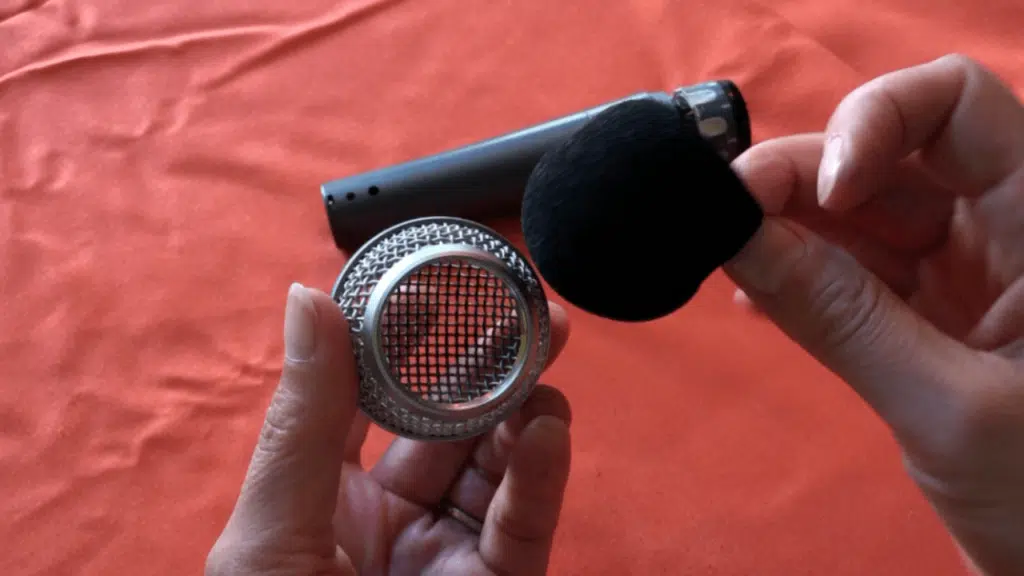 How to clean microphone